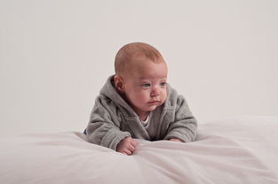 宝宝缺钙缺锌缺铁有什么症状怎么补食补还是药补？